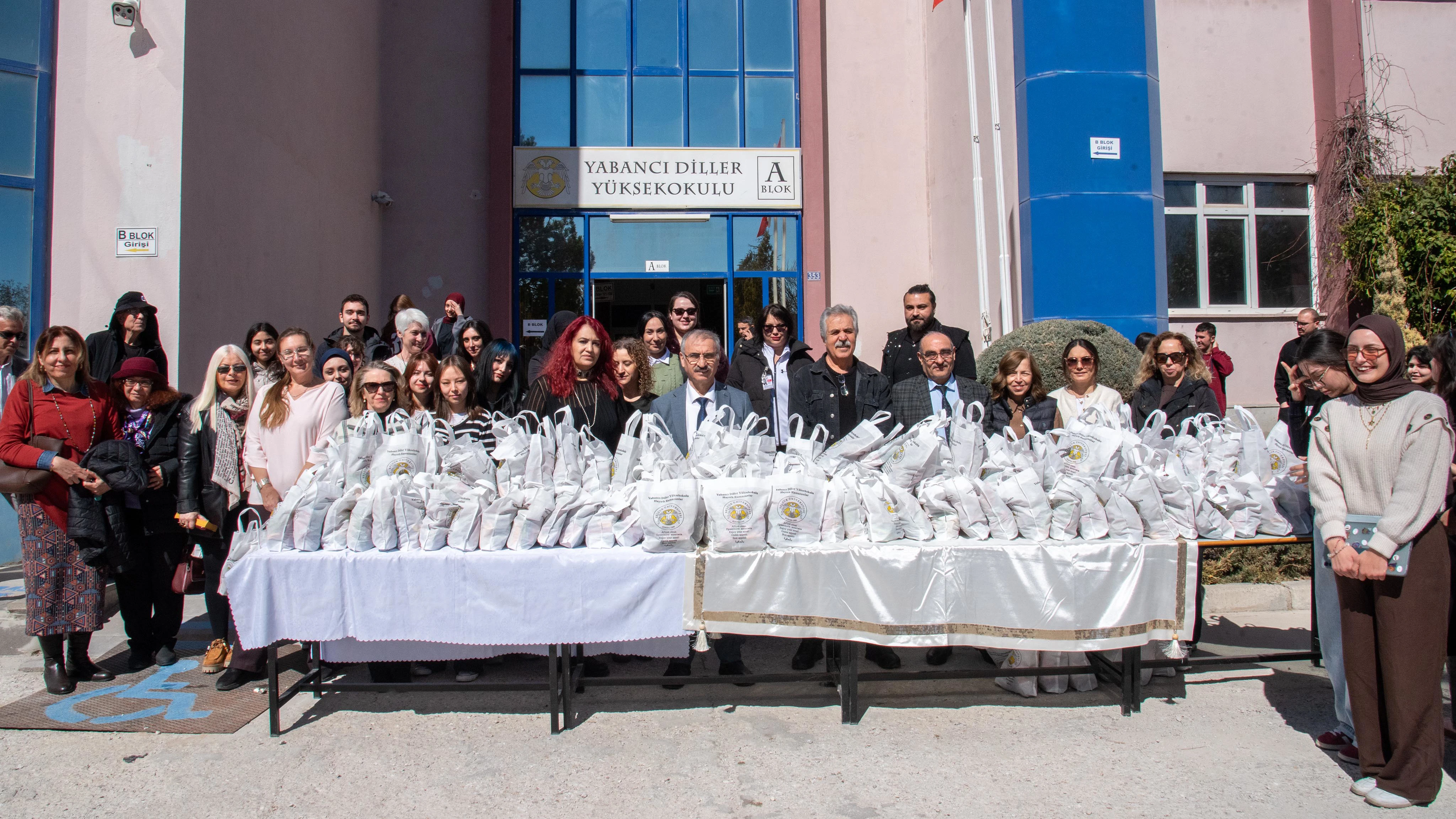 Selçuk Üniversitesinde geleneksel iftariyelik dağıtımı